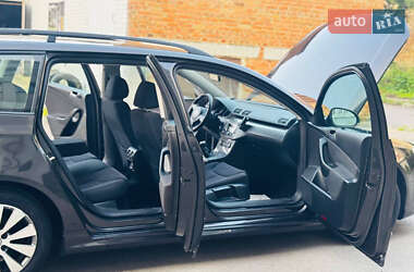 Універсал Volkswagen Passat 2010 в 