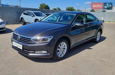 Седан Volkswagen Passat 2018 в Киеве