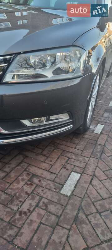 Універсал Volkswagen Passat 2012 в Тернополі