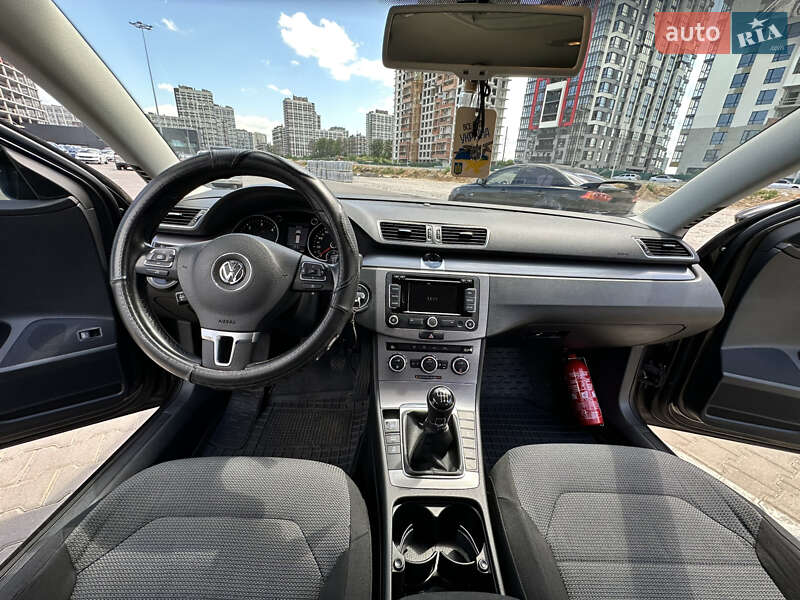 Универсал Volkswagen Passat 2013 в Киеве