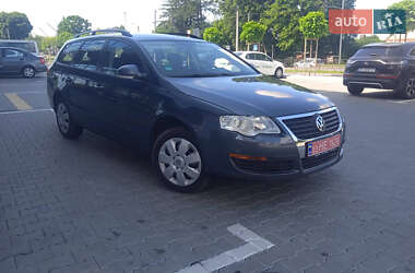 Універсал Volkswagen Passat 2009 в Рівному