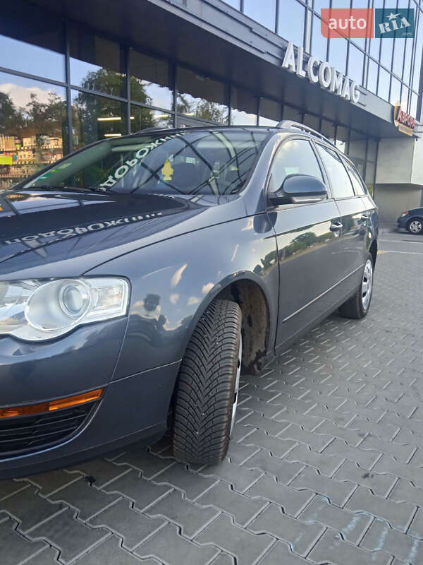 Універсал Volkswagen Passat 2009 в Рівному
