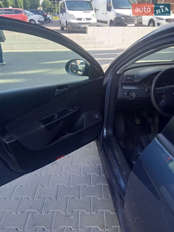 Універсал Volkswagen Passat 2009 в Рівному