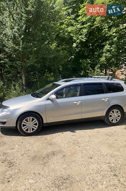 Універсал Volkswagen Passat 2010 в Чернівцях