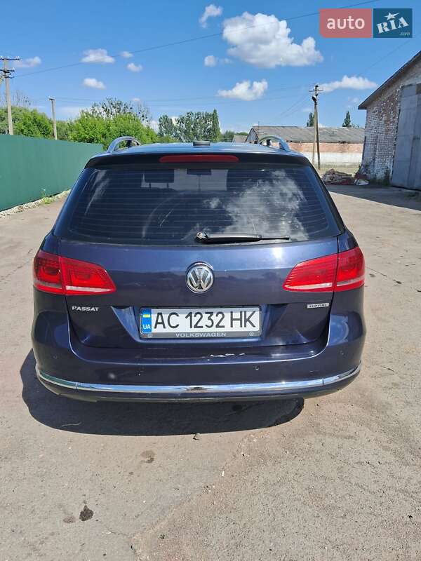 Універсал Volkswagen Passat 2011 в Луцьку