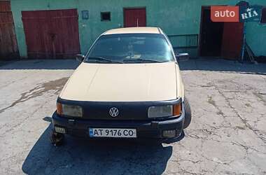 Седан Volkswagen Passat 1990 в Бурштині