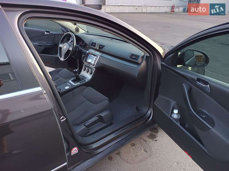 Седан Volkswagen Passat 2005 в Киеве