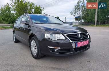 Універсал Volkswagen Passat 2010 в Високому