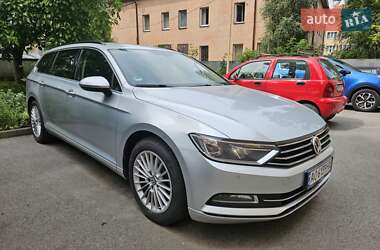 Універсал Volkswagen Passat 2015 в Ужгороді