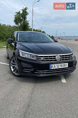 Седан Volkswagen Passat 2017 в Киеве