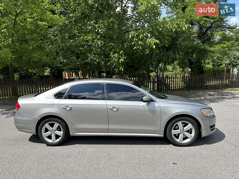 Седан Volkswagen Passat 2013 в Львове
