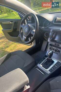 Універсал Volkswagen Passat 2013 в 