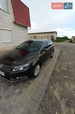 Універсал Volkswagen Passat 2012 в Яворові