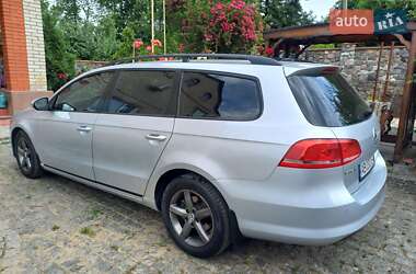 Універсал Volkswagen Passat 2011 в Шпикові