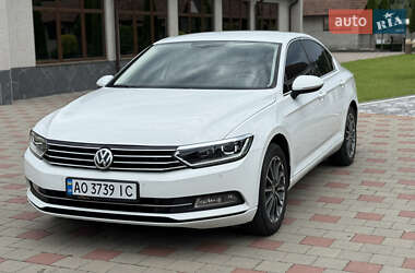 Седан Volkswagen Passat 2015 в Иршаве