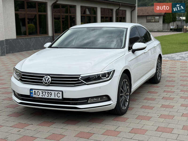Седан Volkswagen Passat 2015 в Иршаве