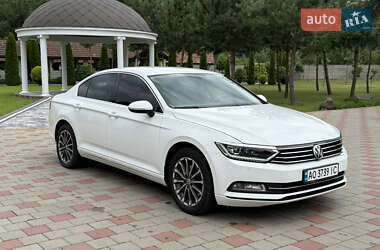 Седан Volkswagen Passat 2015 в Иршаве