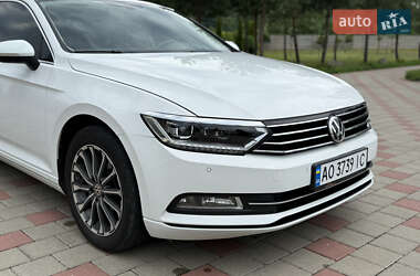 Седан Volkswagen Passat 2015 в Иршаве