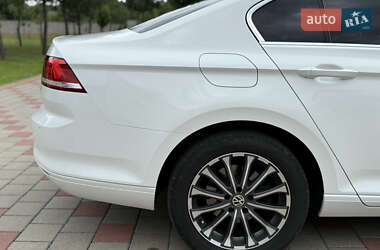 Седан Volkswagen Passat 2015 в Иршаве