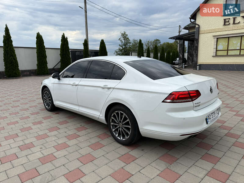 Седан Volkswagen Passat 2015 в Иршаве