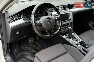 Седан Volkswagen Passat 2015 в Иршаве