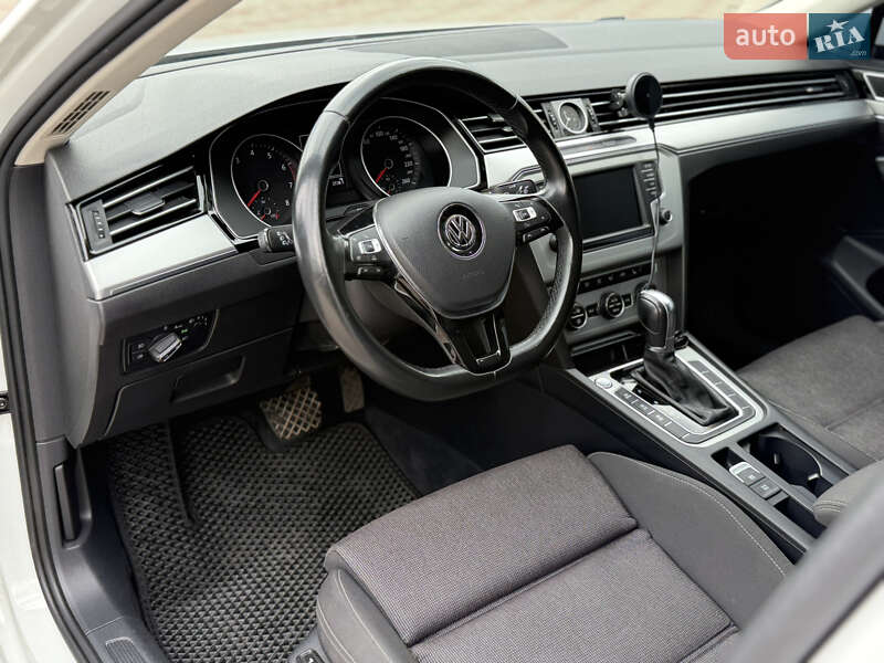 Седан Volkswagen Passat 2015 в Иршаве