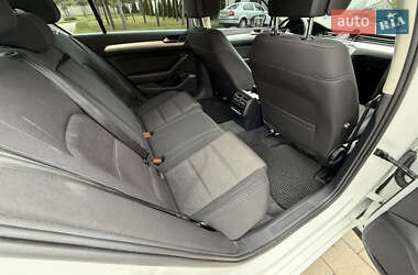 Седан Volkswagen Passat 2015 в Иршаве