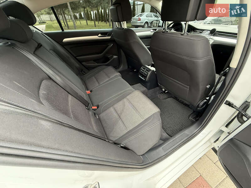 Седан Volkswagen Passat 2015 в Иршаве