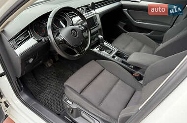 Седан Volkswagen Passat 2015 в Иршаве