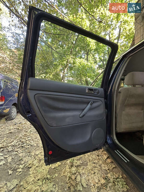 Універсал Volkswagen Passat 2001 в Одесі