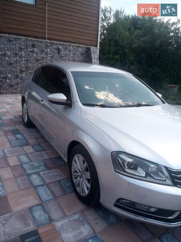 Седан Volkswagen Passat 2013 в Хмельницькому