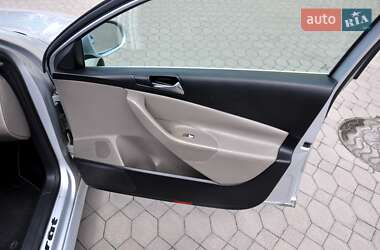 Седан Volkswagen Passat 2005 в 