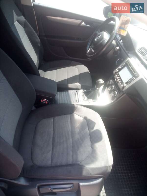 Седан Volkswagen Passat 2013 в Хмельницькому