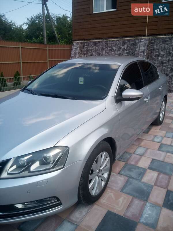 Седан Volkswagen Passat 2013 в Хмельницькому