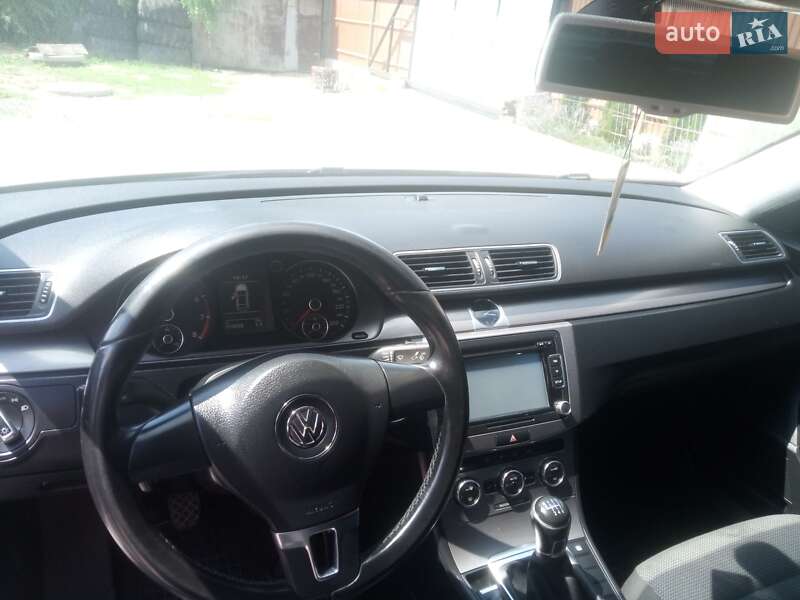 Седан Volkswagen Passat 2013 в Хмельницькому
