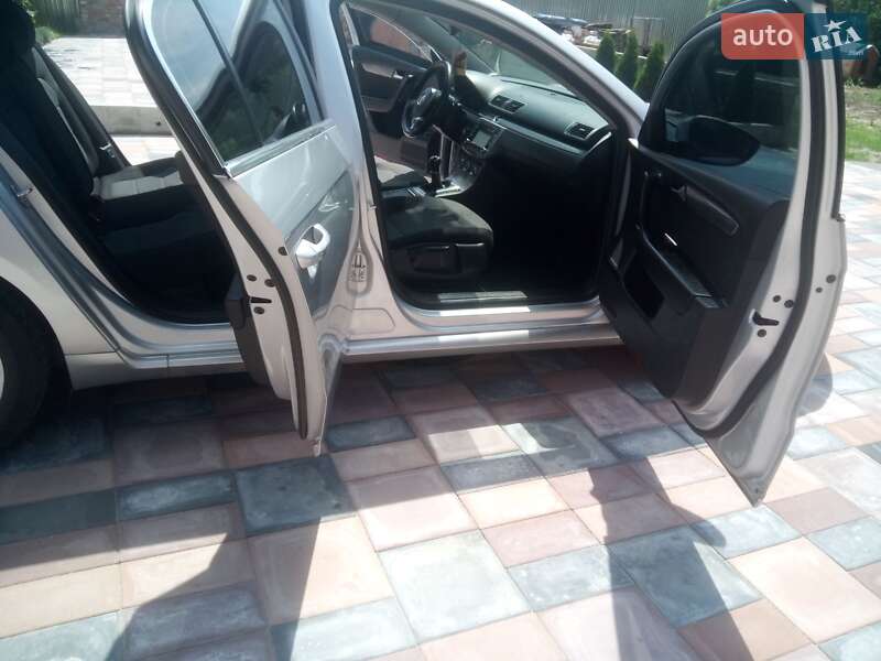 Седан Volkswagen Passat 2013 в Хмельницькому