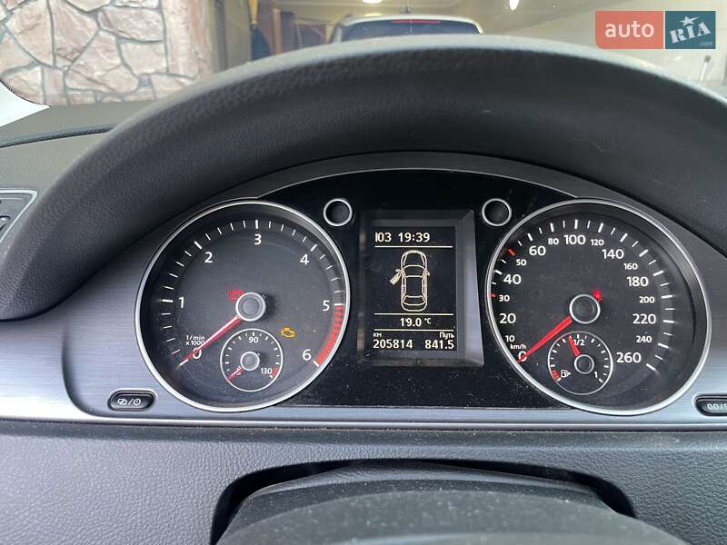 Седан Volkswagen Passat 2014 в Львове