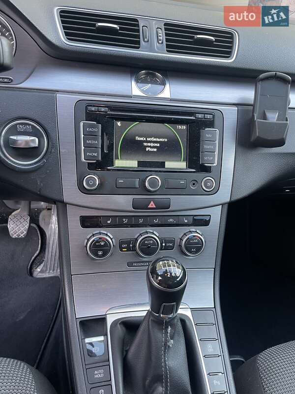 Седан Volkswagen Passat 2014 в Львове