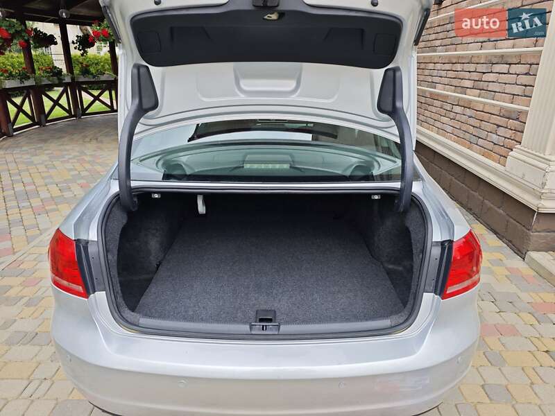 Седан Volkswagen Passat 2012 в Сторожинце