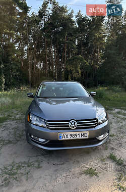 Седан Volkswagen Passat 2012 в Краснограді