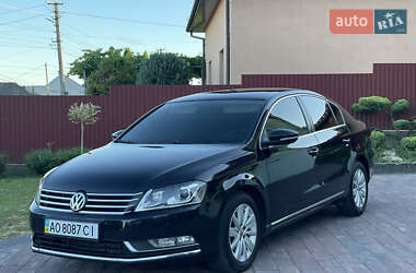Седан Volkswagen Passat 2011 в Ужгороді
