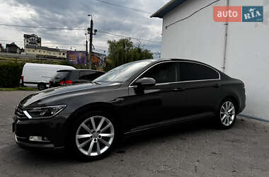 Седан Volkswagen Passat 2014 в Чернівцях