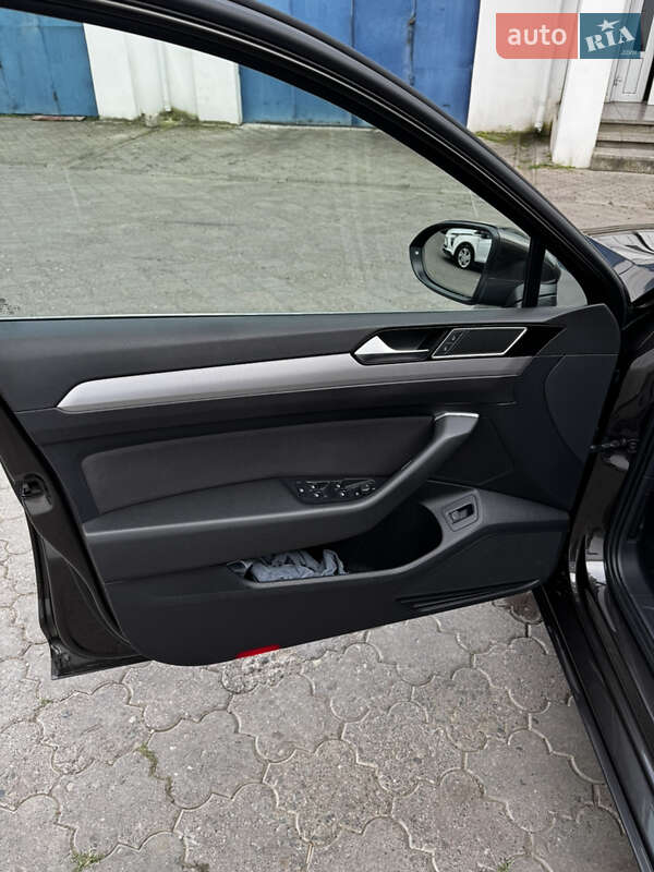 Седан Volkswagen Passat 2014 в Черновцах