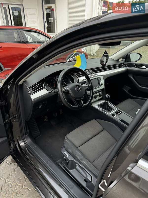 Седан Volkswagen Passat 2014 в Черновцах