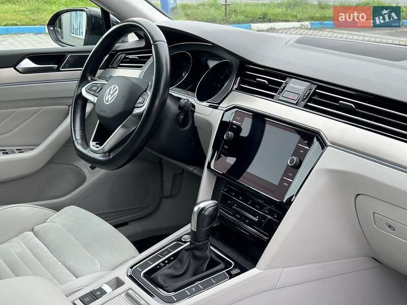 Седан Volkswagen Passat 2020 в Львове