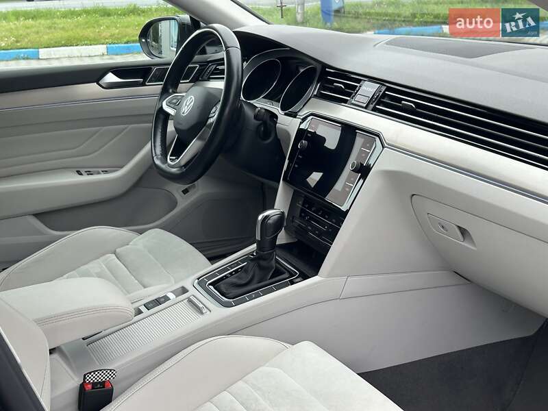 Седан Volkswagen Passat 2020 в Львове