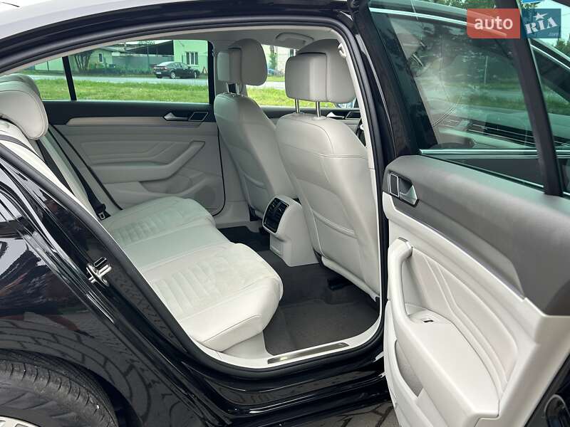 Седан Volkswagen Passat 2020 в Львове