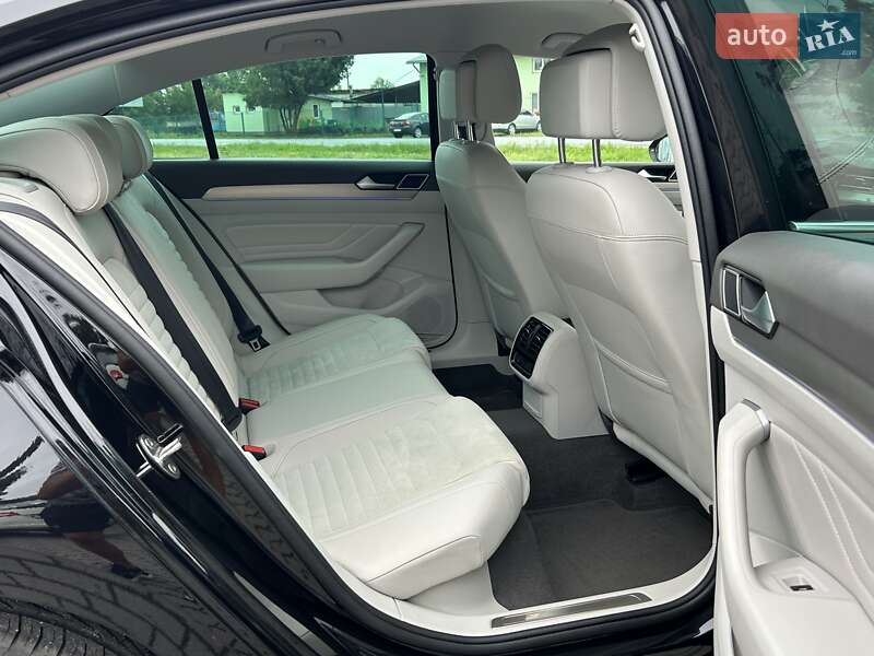 Седан Volkswagen Passat 2020 в Львове