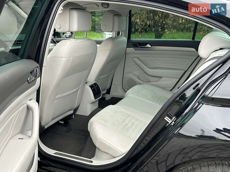 Седан Volkswagen Passat 2020 в Львове