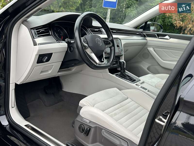 Седан Volkswagen Passat 2020 в Львове
